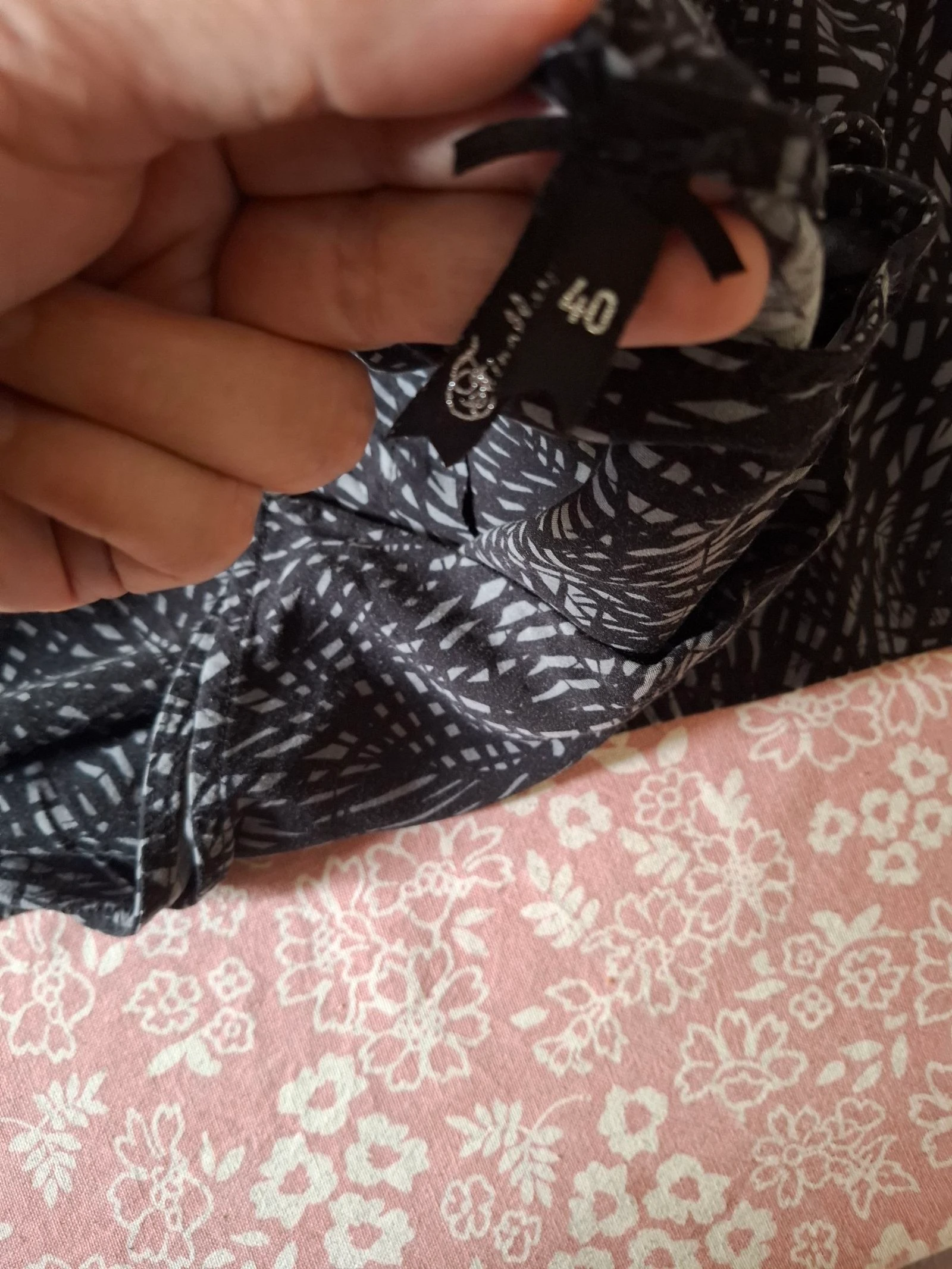 Camiseta holgada de cuello limpio y elegante – photo 4